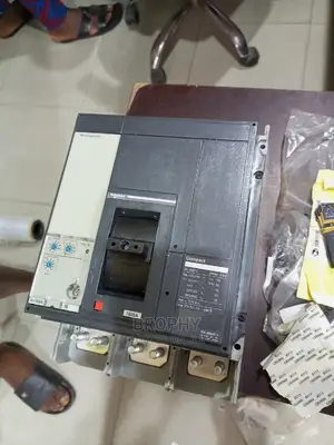 1600a Three Pole Circuit Breaker