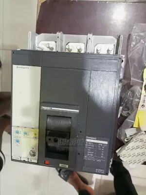 1600a Three Pole Circuit Breaker