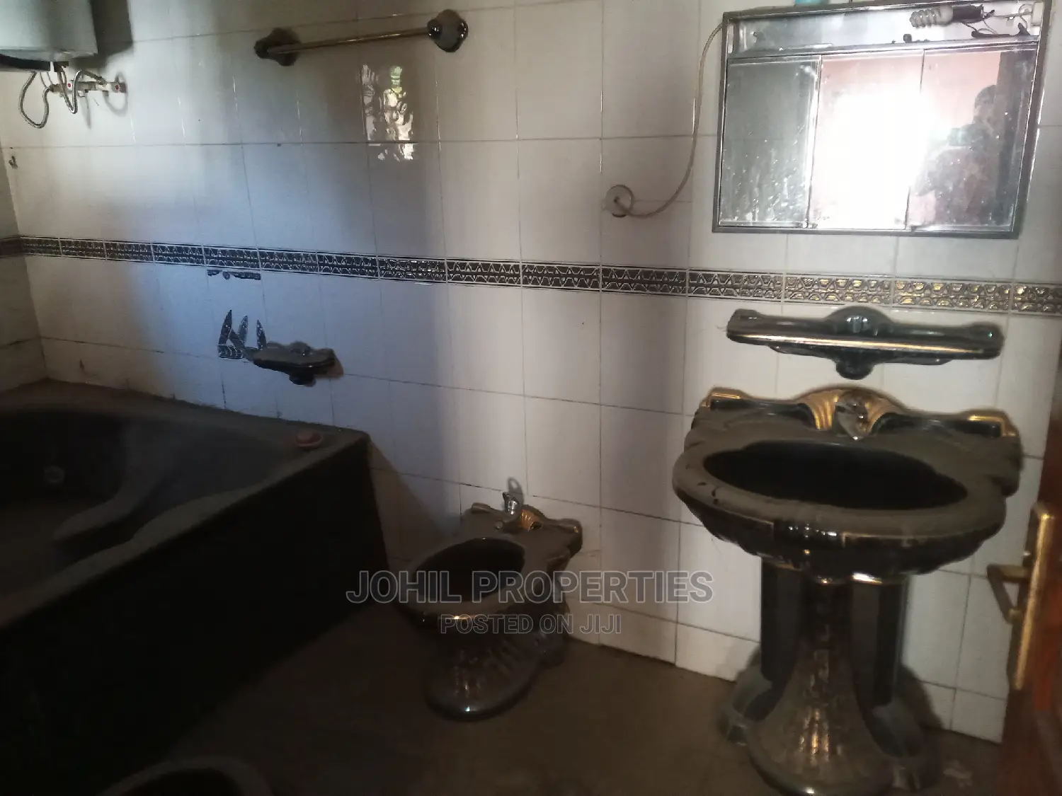 6bdrm Duplex in Garki 1 for sale