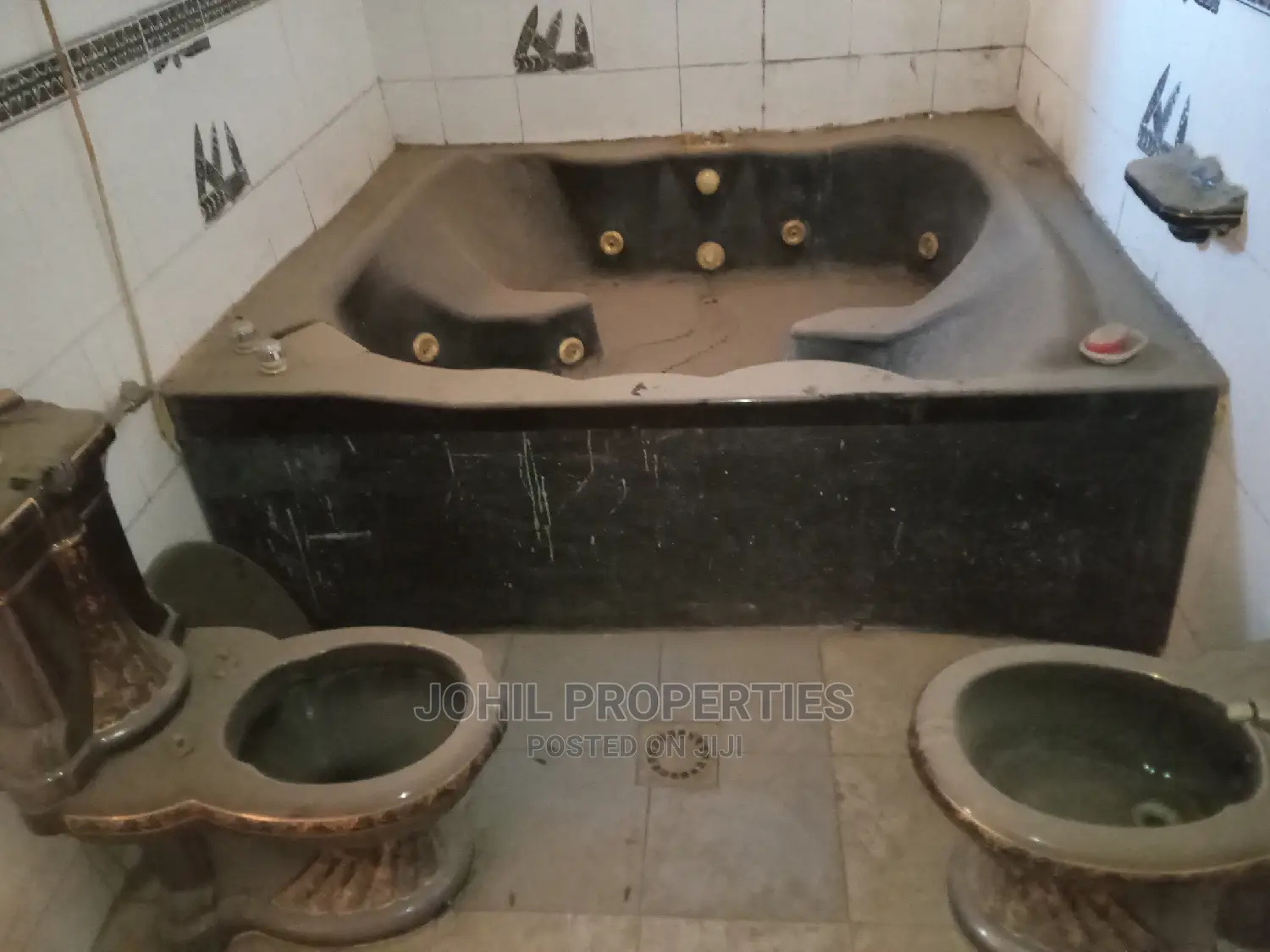 6bdrm Duplex in Garki 1 for sale