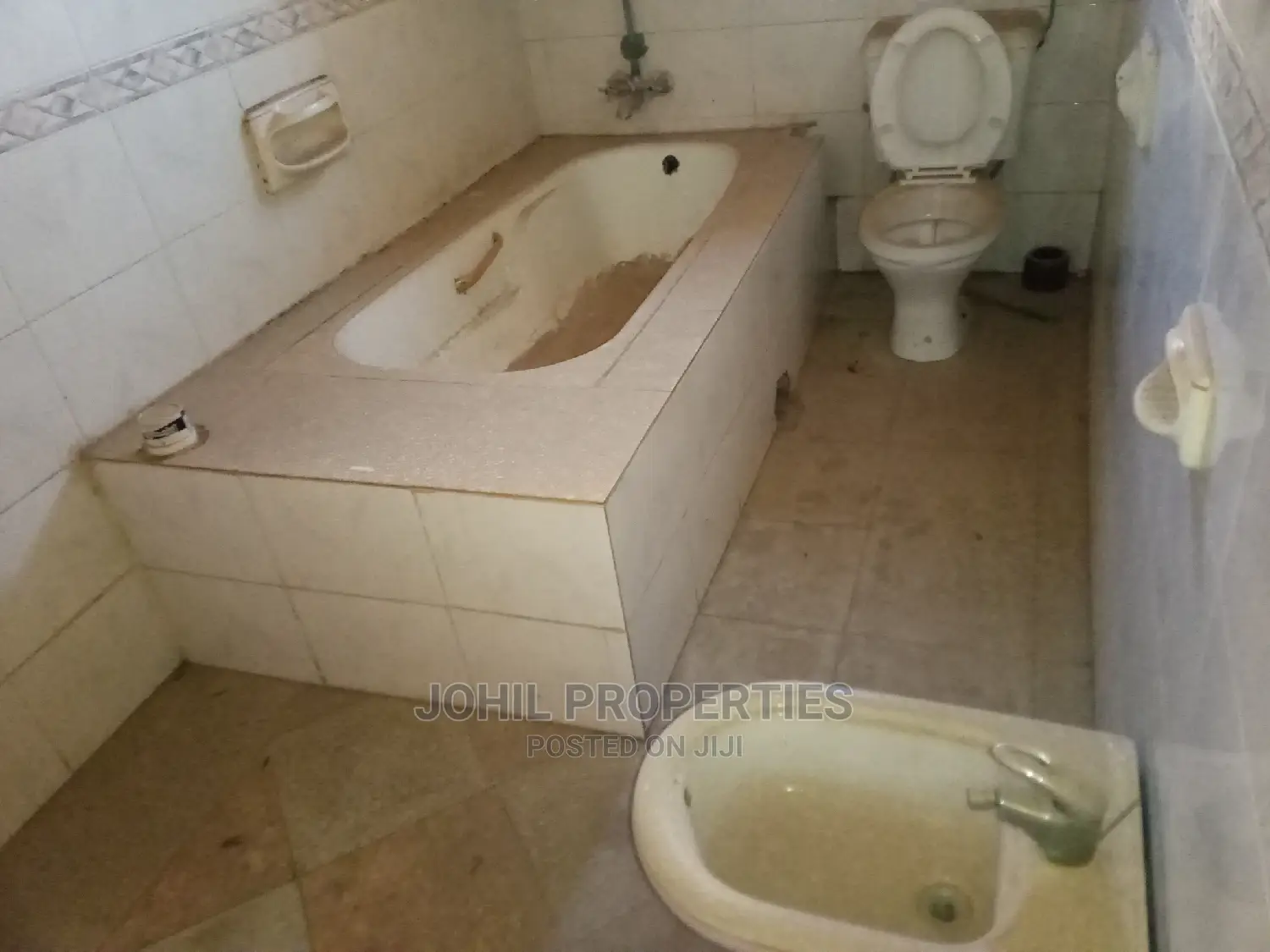6bdrm Duplex in Garki 1 for sale