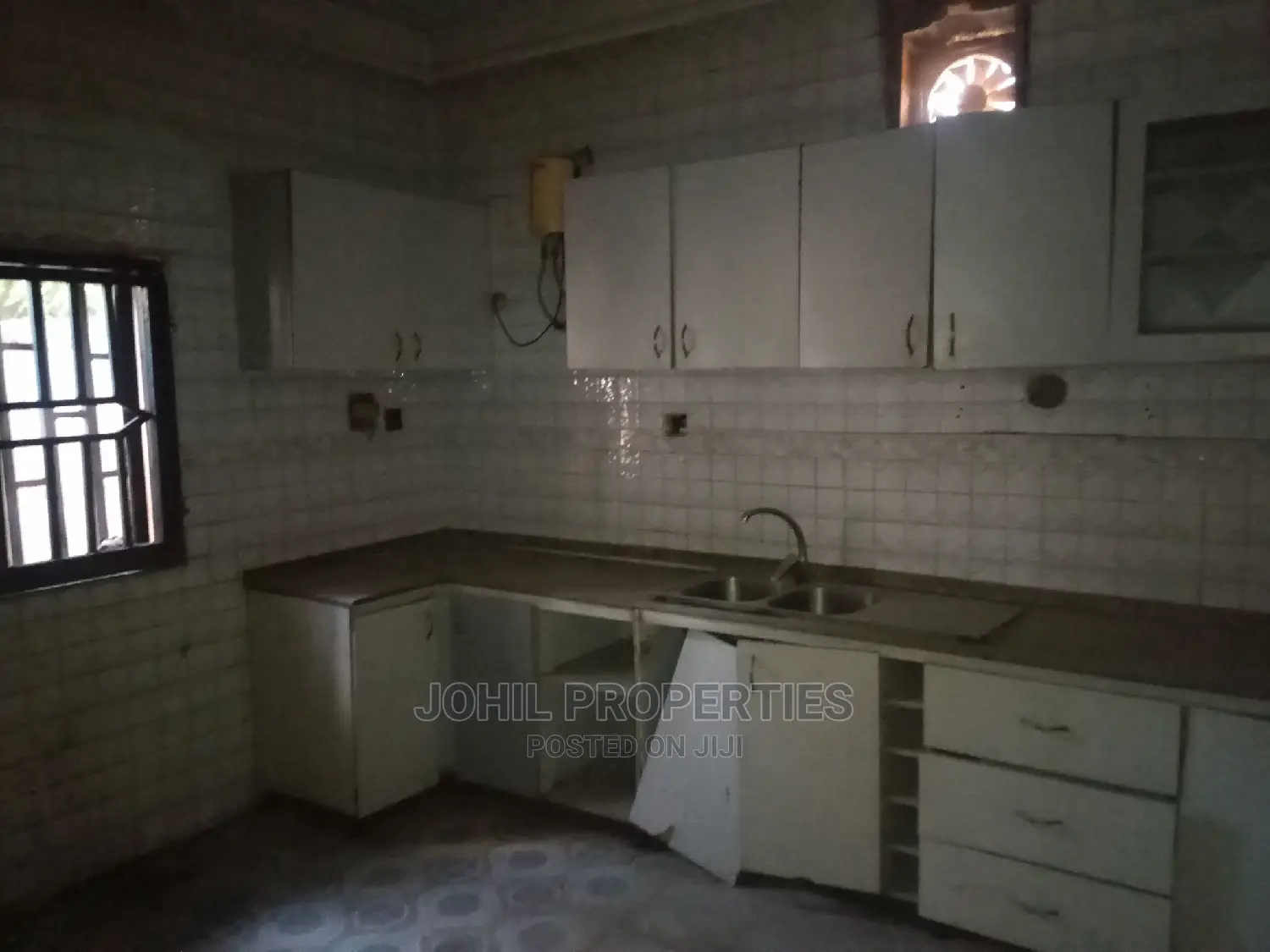 6bdrm Duplex in Garki 1 for sale
