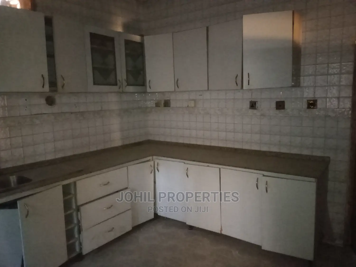 6bdrm Duplex in Garki 1 for sale