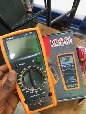 DM4070 Digital LCR Meter