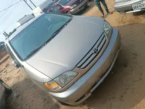 Toyota Sienna LE 2002 Gold