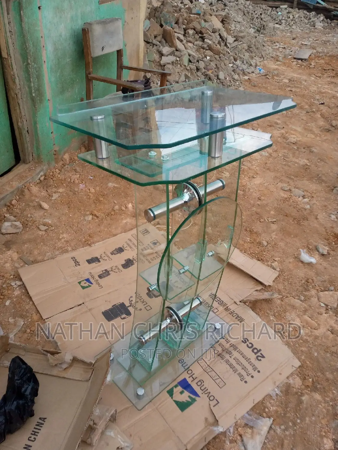 Transparent Dish White Pulpit