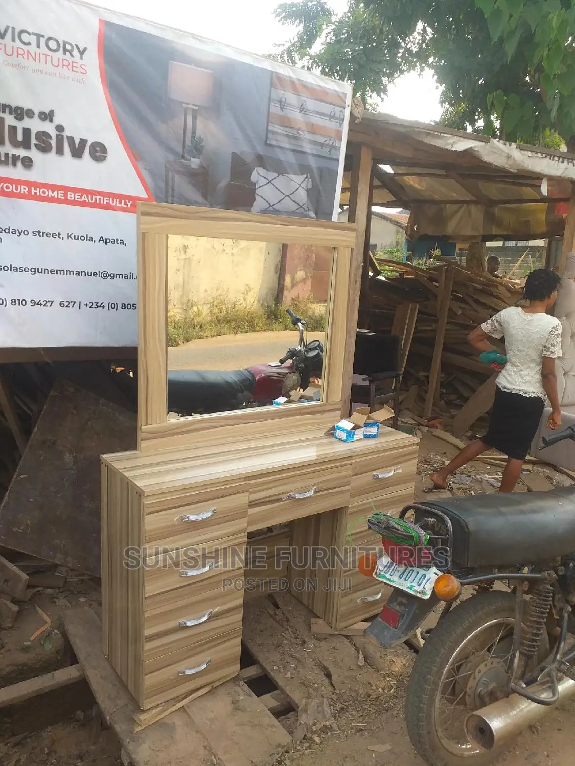 Modern Simple Dressing Miror and Table