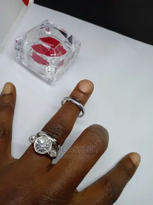 Couples Set Of Wedding Ring Inside A Ring Box 002 - Silver