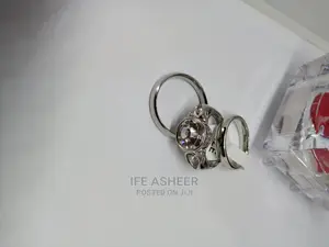 Couples Set Of Wedding Ring Inside A Ring Box 002 - Silver