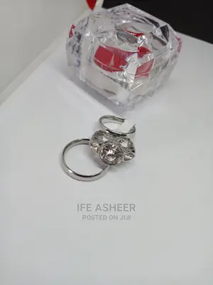 Couples Set Of Wedding Ring Inside A Ring Box 002 - Silver