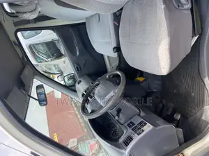 Toyota HiAce 2005