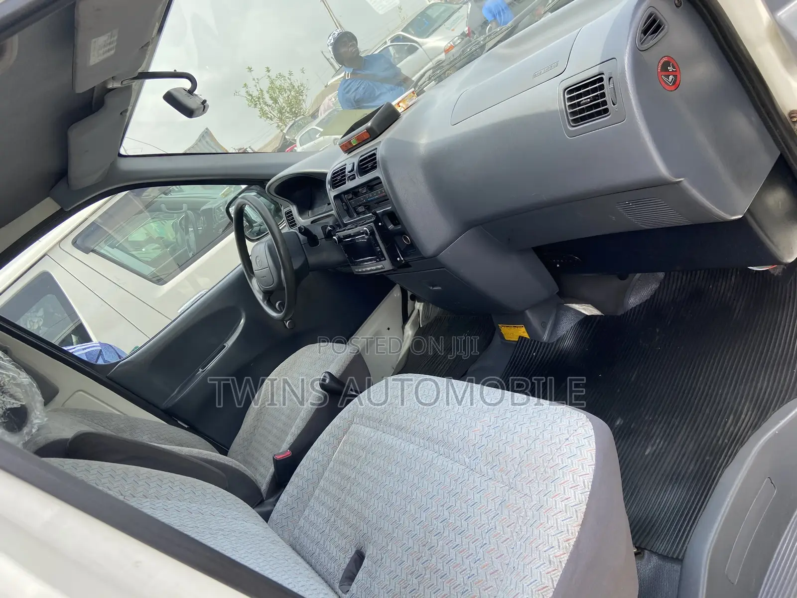 Toyota HiAce 2005