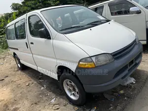 Toyota HiAce 2005
