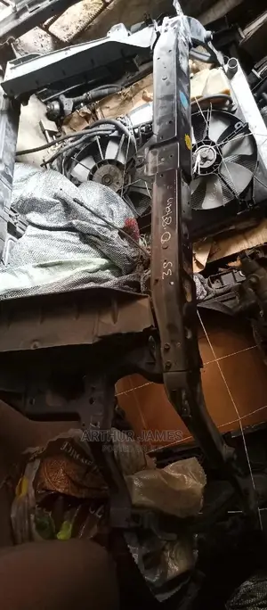 Front Cut Hyundai Santa 2012