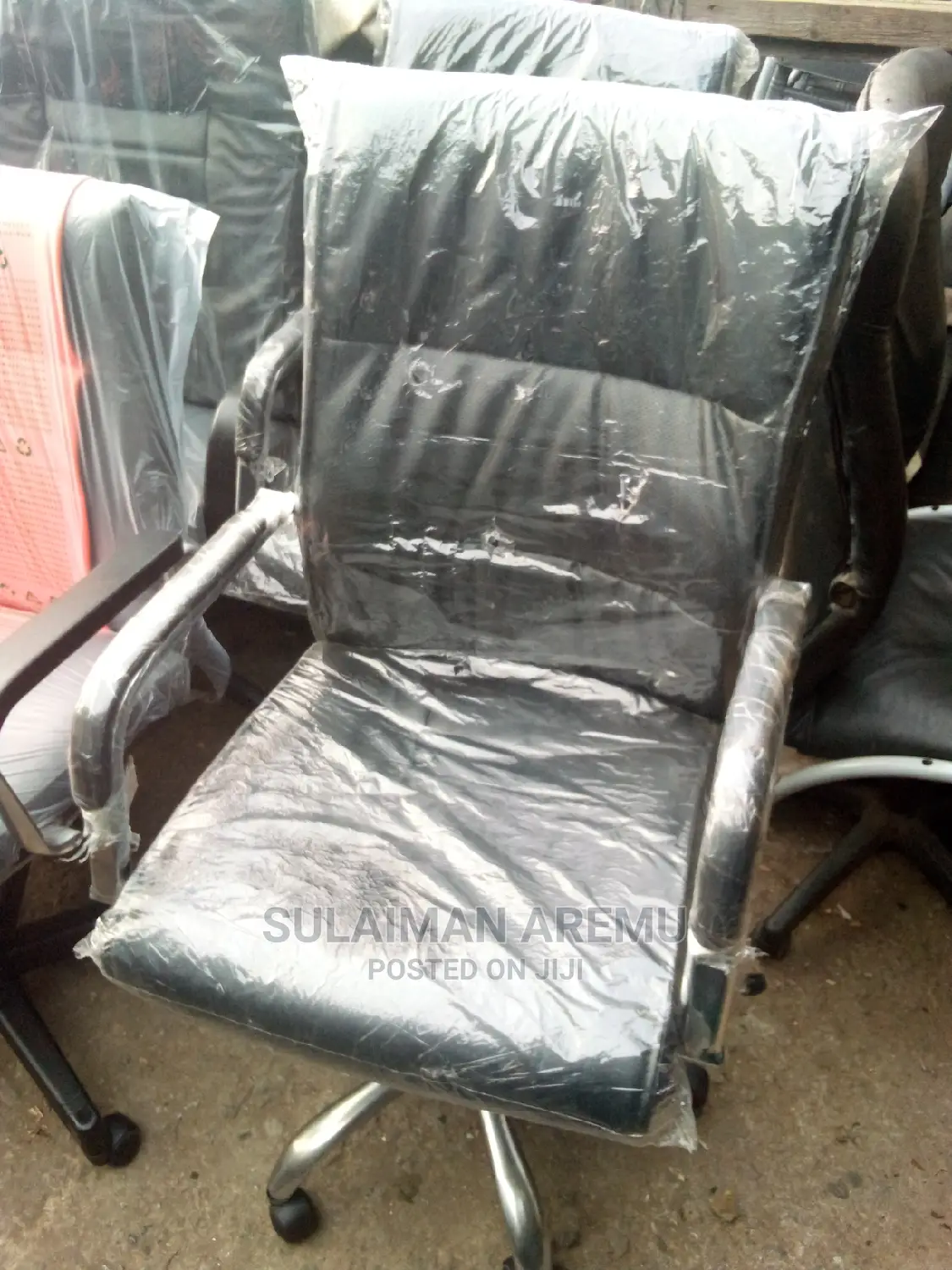 Quality Executive Swivel Leather Office Chair.