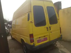 Ford Transit 2005 Yellow