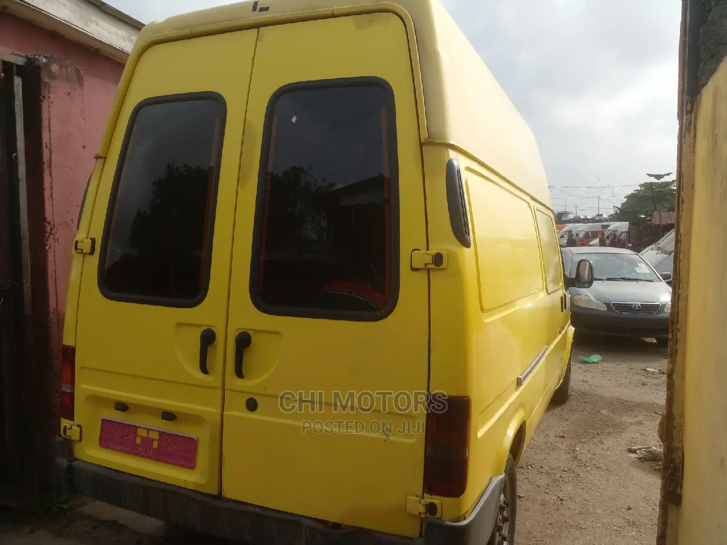 Ford Transit 2005 Yellow