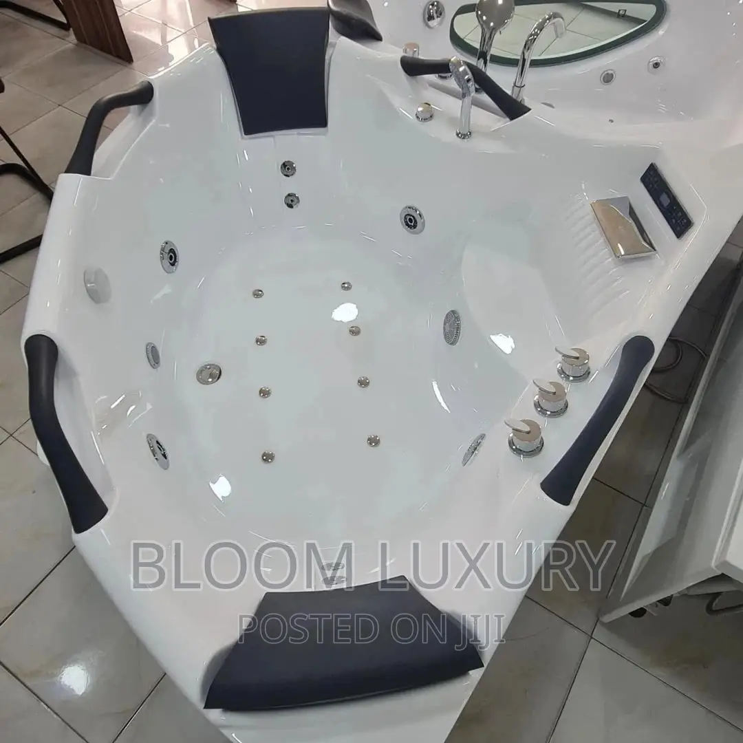 Corner Jacuzzi Bathtub