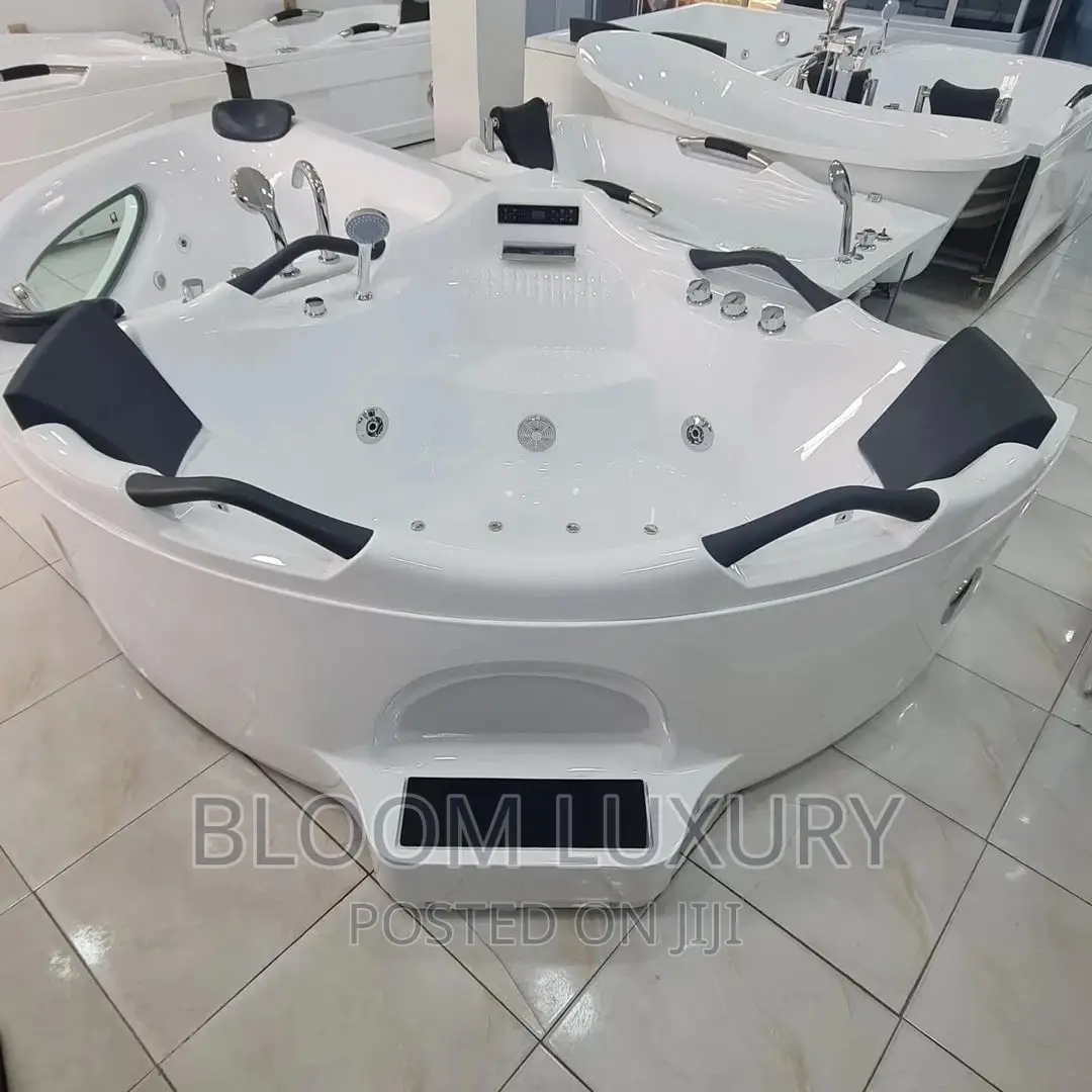 Corner Jacuzzi Bathtub