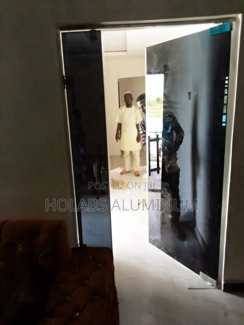 Frameless Door Swing