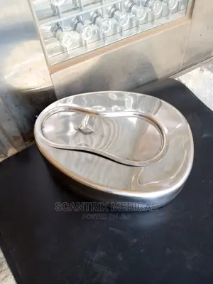 Bed Pan With Lid, Female