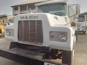 Mack Truck White With Gas Tank 1998