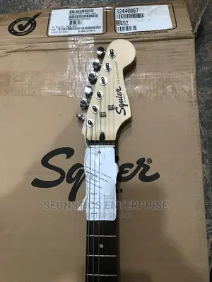 Squier Guitar Stratocaster by Fender
