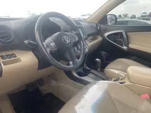 Toyota RAV4 2010 Gold