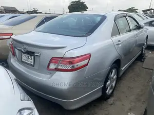 Toyota Camry 2010 Silver