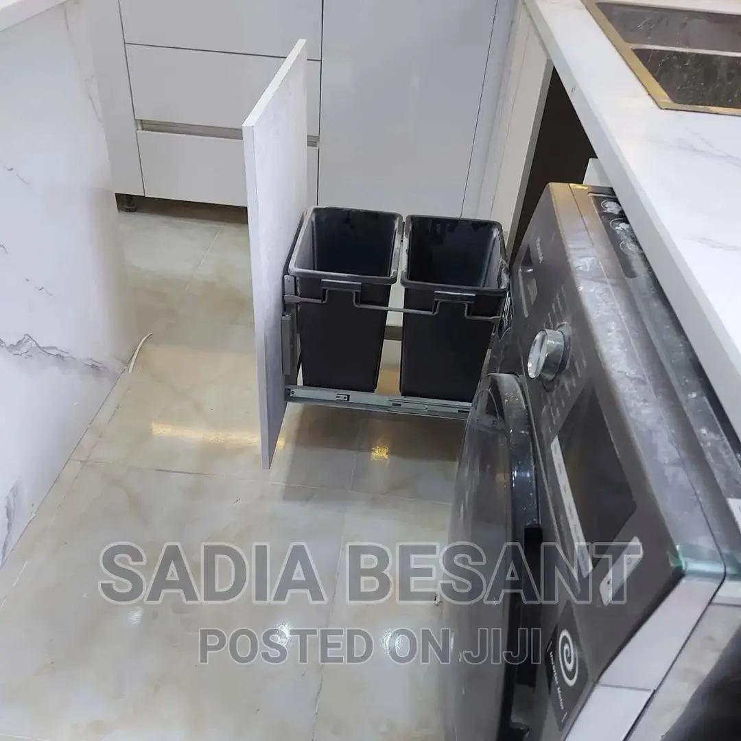 Kitchen Cabinet With Accesseries