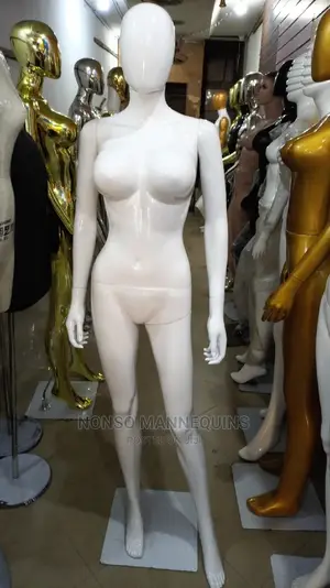 Size 8 Female Glossy White MANNEQUIN With Big Breast