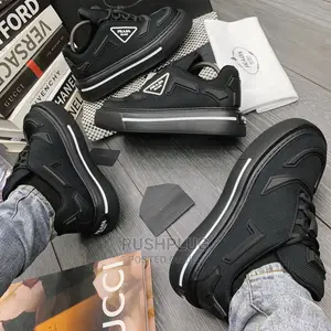 PRADA Prax 1 Macro Black SNKS