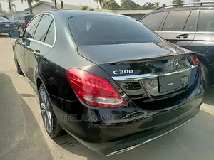 Mercedes-Benz C300 2016 Black