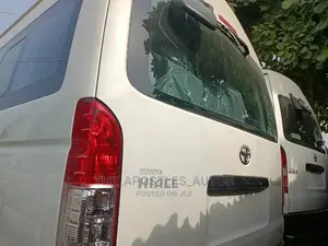 Toyota HiAce 2014 White