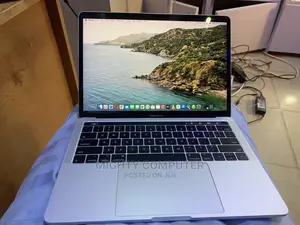 New Laptop Apple MacBook Pro 2017 8GB Intel Core I5 256GB