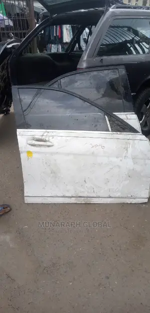 Mercedes Benz C300 W204 Door.
