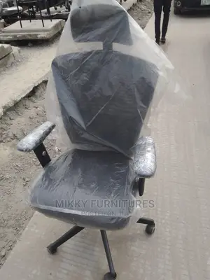 Quality Executive Leather Swivel Office Chair.