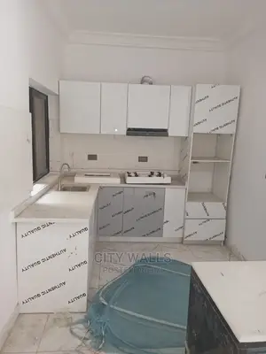 2bdrm Block of Flats in Bera Estate, Chevron for rent