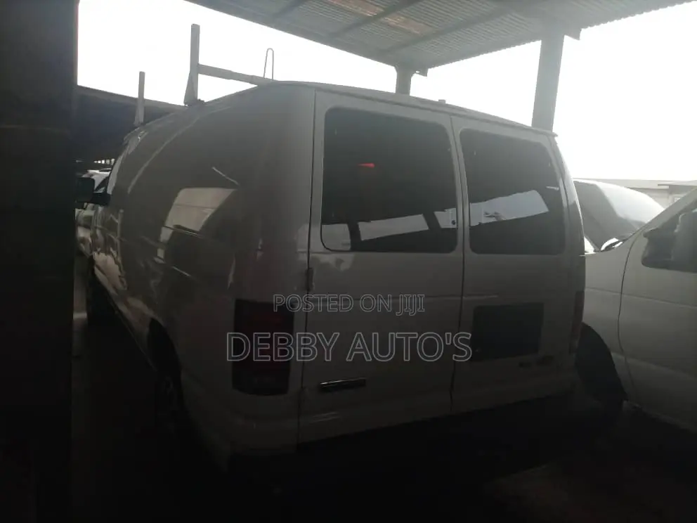 Ford E350 2010