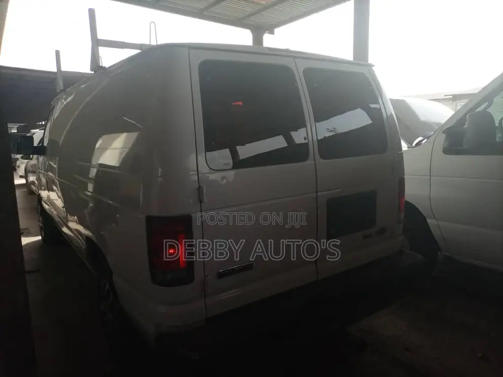 Ford E350 2010