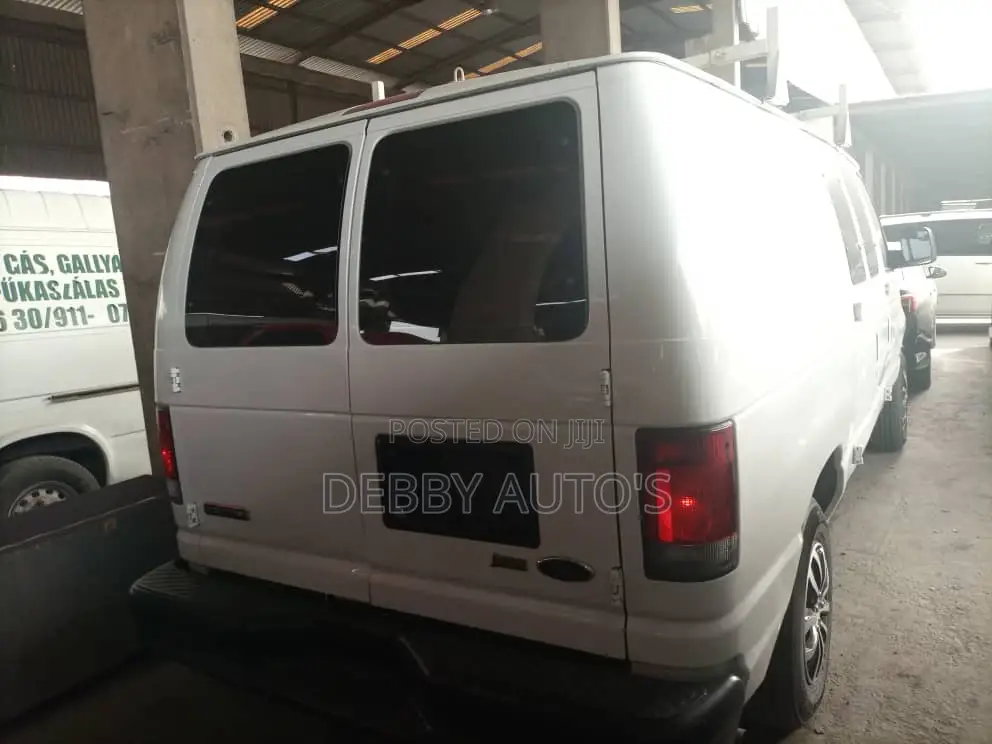 Ford E350 2010