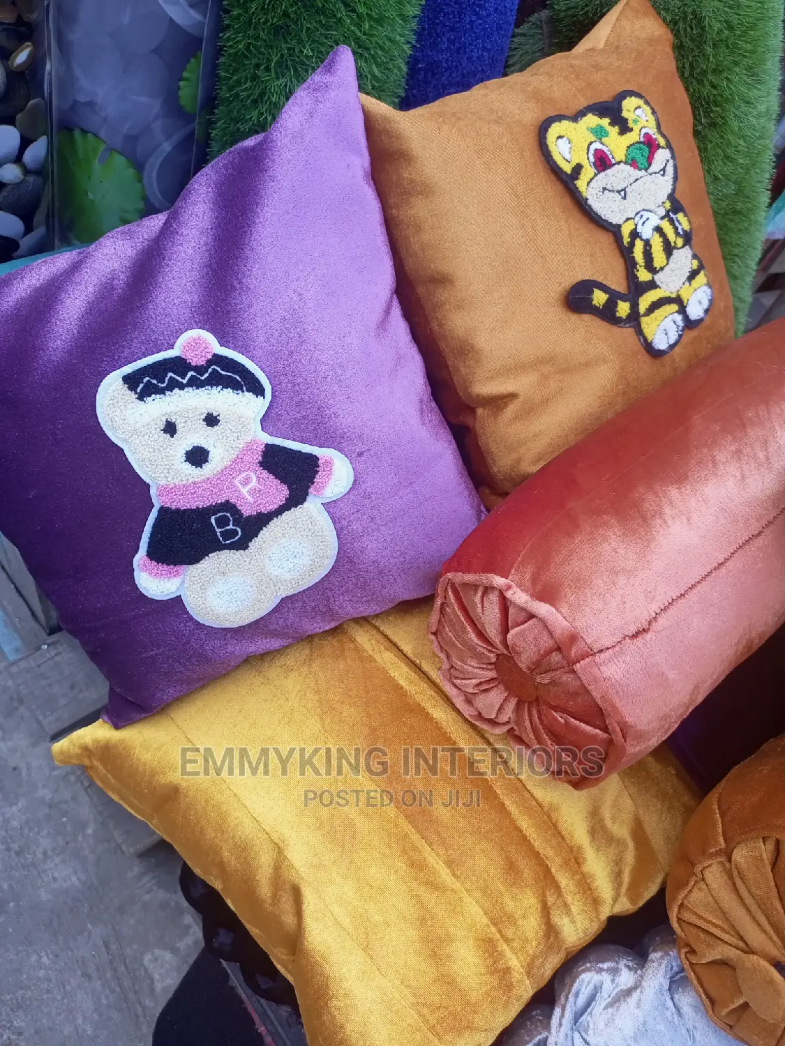 Quality Fiber Throw Pillow