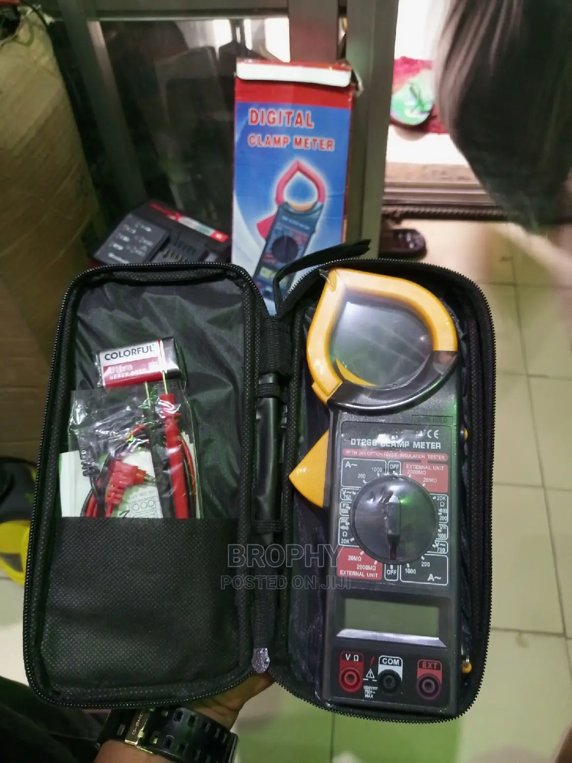 Digital Clamp Meter