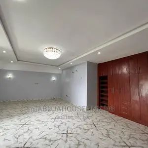 8bdrm Mansion in Gwarinpa for sale