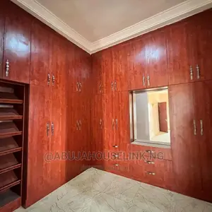8bdrm Mansion in Gwarinpa for sale