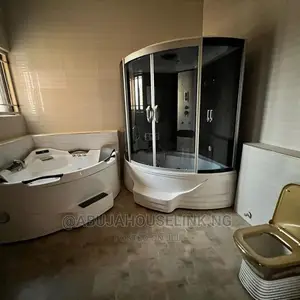 8bdrm Mansion in Gwarinpa for sale