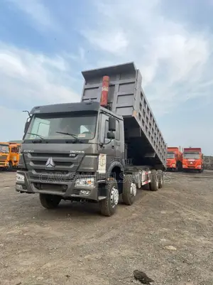 Brand New 12tyres Howo Sinotrucks 31tons.