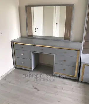 Nice Mirror Stand