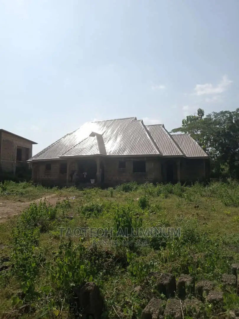 Aluminium Roofing Sheet, Longspan Design. Beige Color