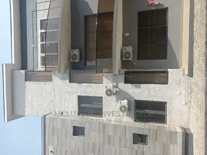 3bdrm Block of Flats in Parkview Estate for sale